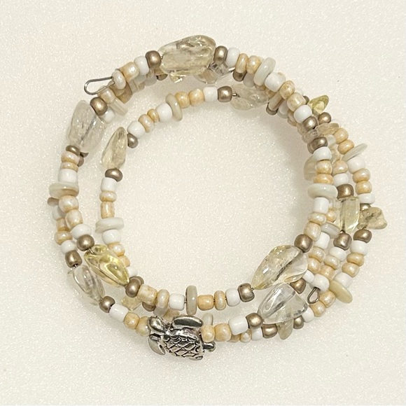 Rock Crystal Nuggets And White Glass Chips Memory Bracelet With Silver Turtle - Picture 2 of 5